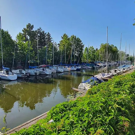 Ferienhaus In 19513 *