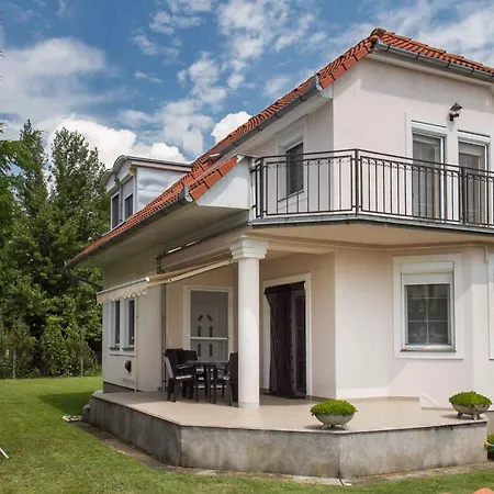 In Balatonmariafuerdo 19513 *